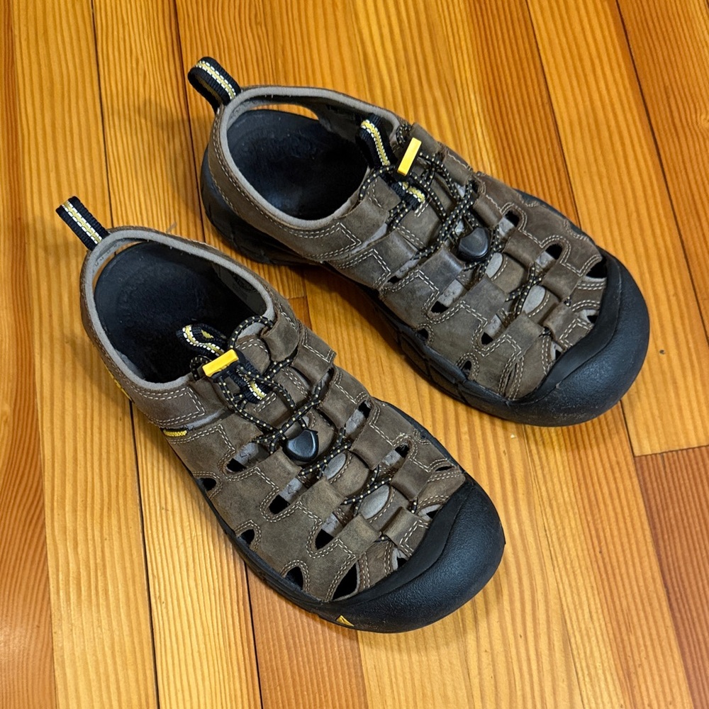 Keen Newport leather Closed-Toe Sport Sandal